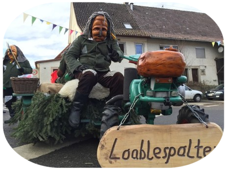 Loablespalter und Wägele bei einem Nachtumzug